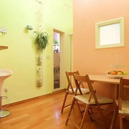 Double Bedroom On Great Location With Balcony 公寓 *